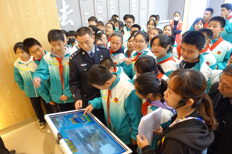 1636968330573887.png 襄阳进校园2222.png