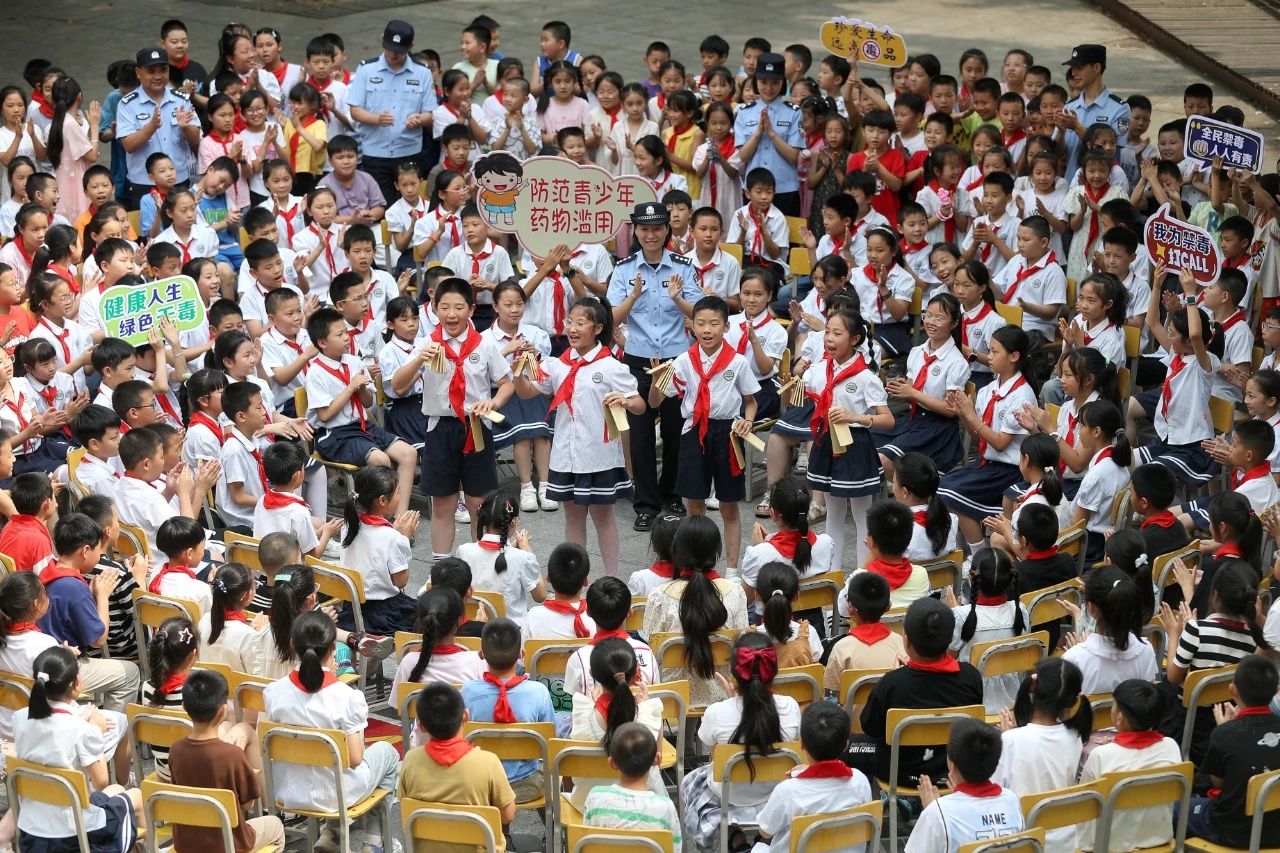 cdcf52b97ba6d50f7bf98a2f23126c88.jpg