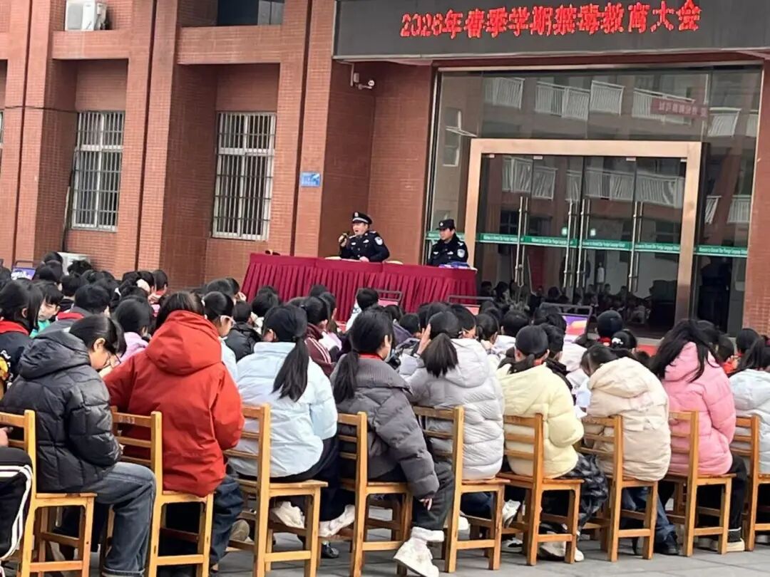 “小智小智，笑气是什么？”这堂禁毒课，AI老师当助教！